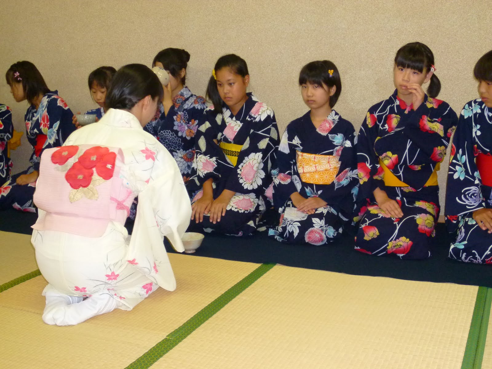 女の子は浴衣でお茶会～豊里中学生楽園村